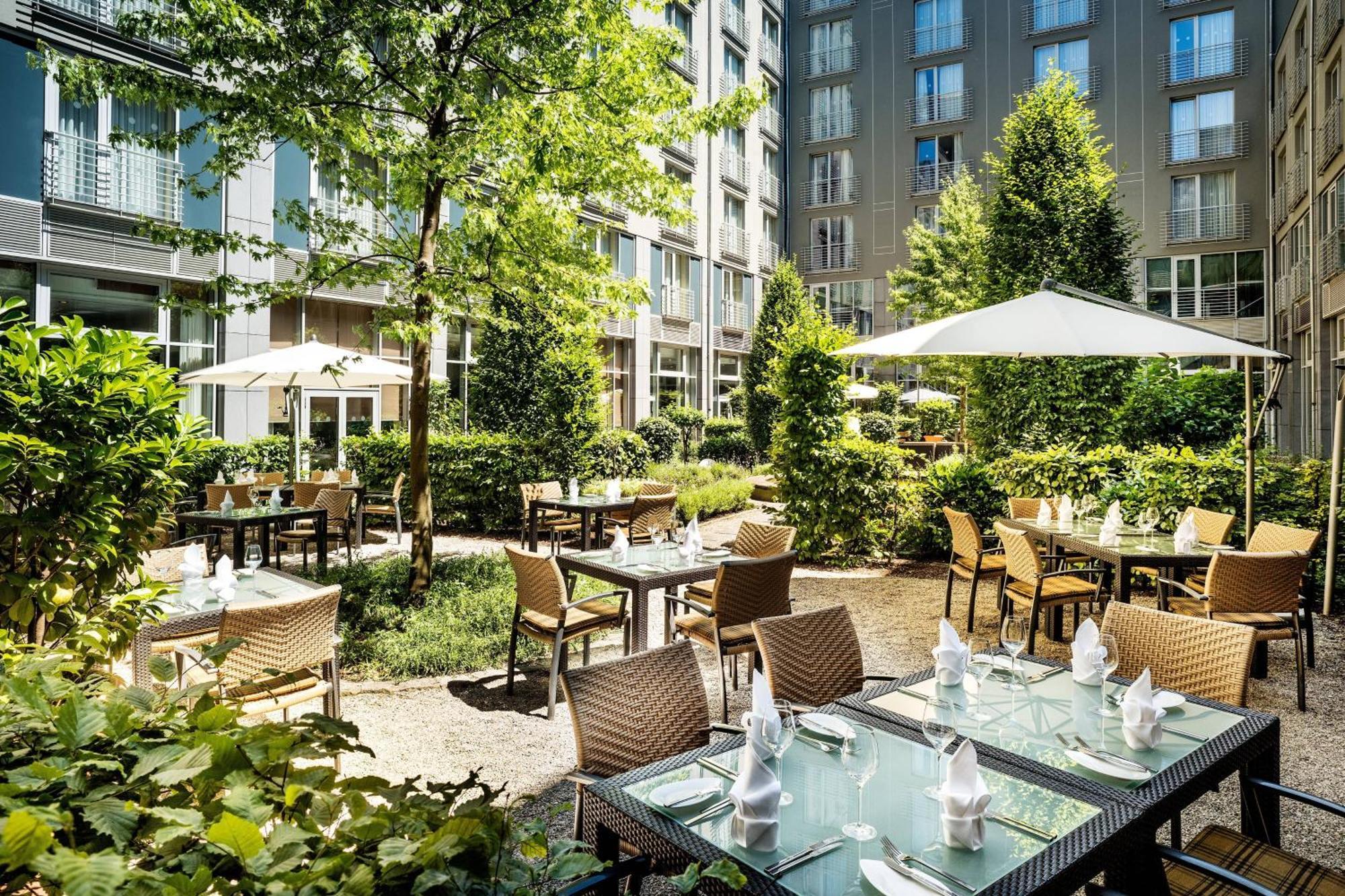 Le Meridien Munique Exterior foto The Garden