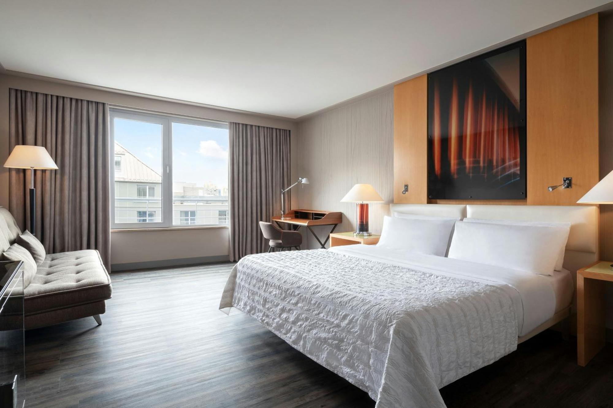 Le Meridien Munique Exterior foto A guest room at the Westin Palace, Brussels