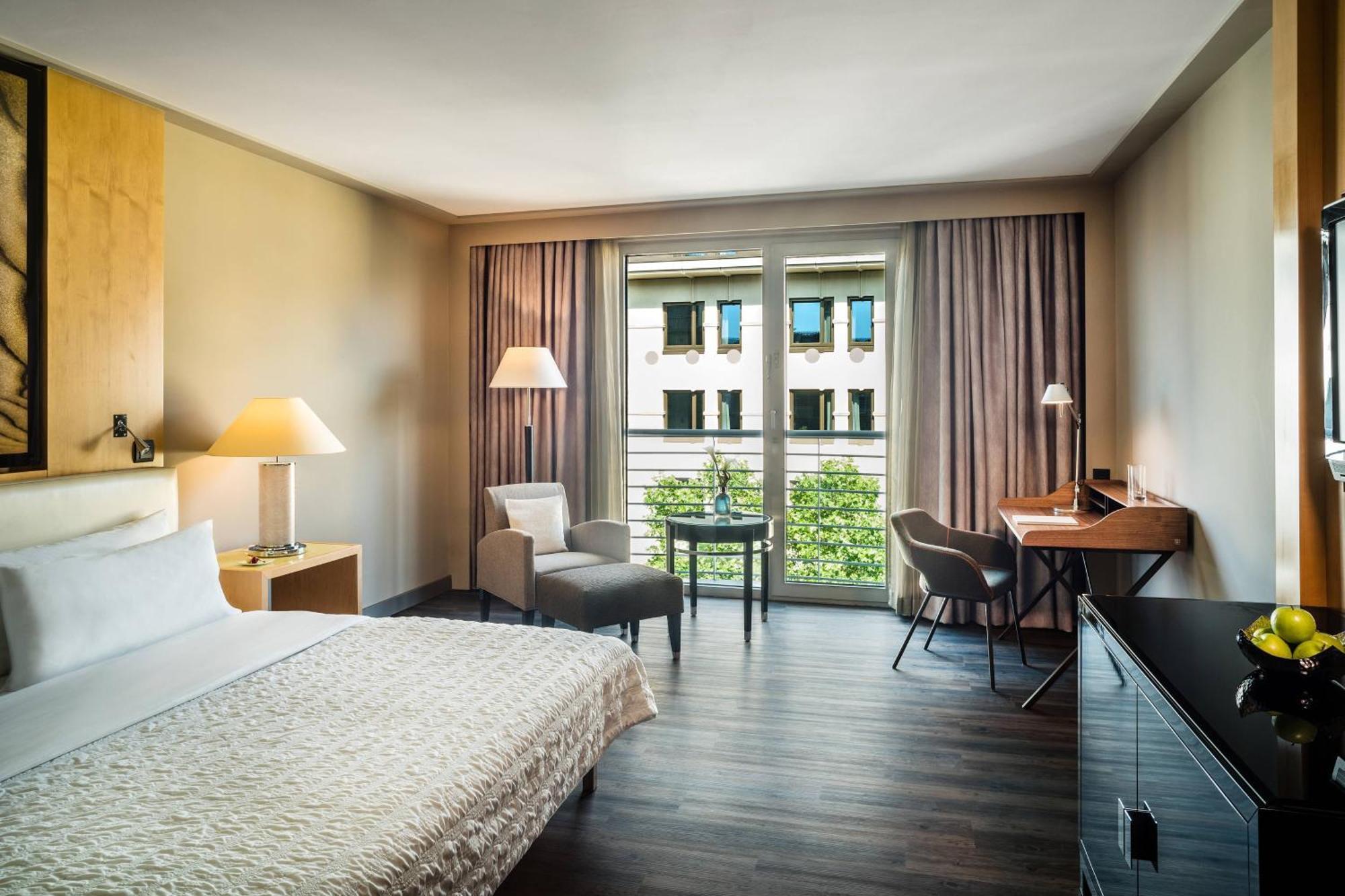 Le Meridien Munique Exterior foto A room at the Hotel de la Paix