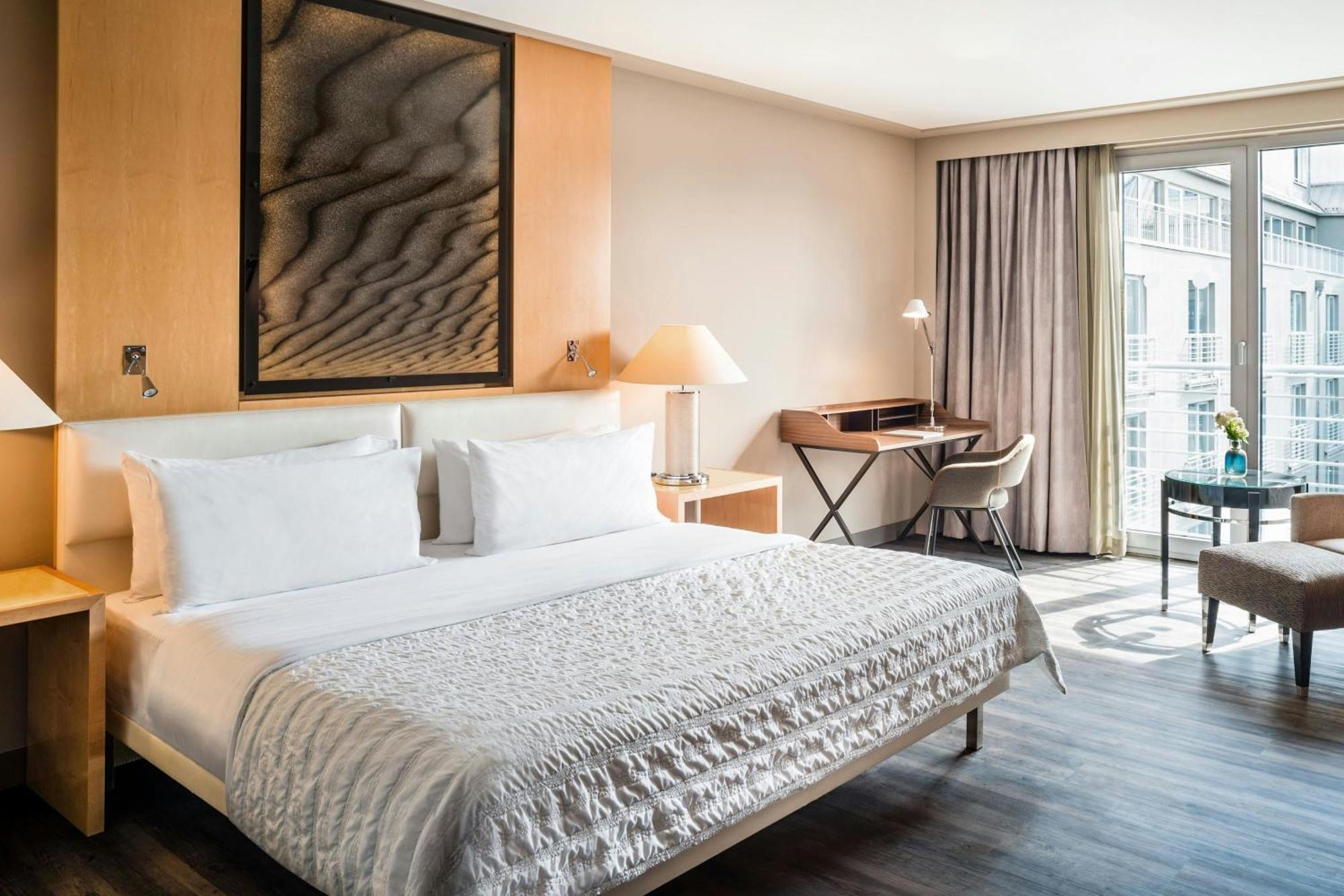 Le Meridien Munique Exterior foto A room at the Westin Palace, Brussels