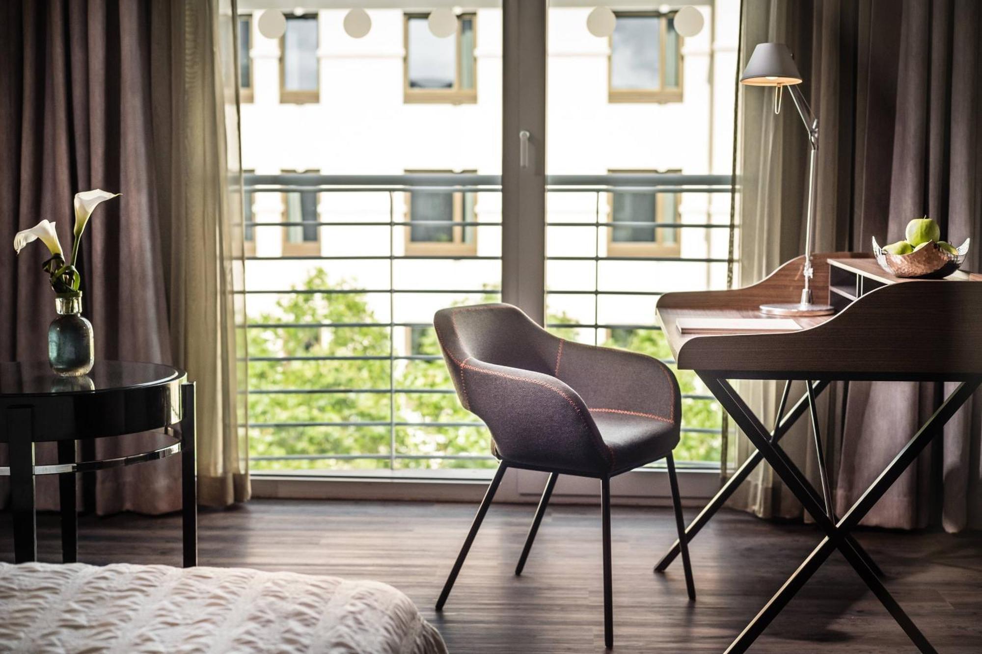 Le Meridien Munique Exterior foto A room at the hotel