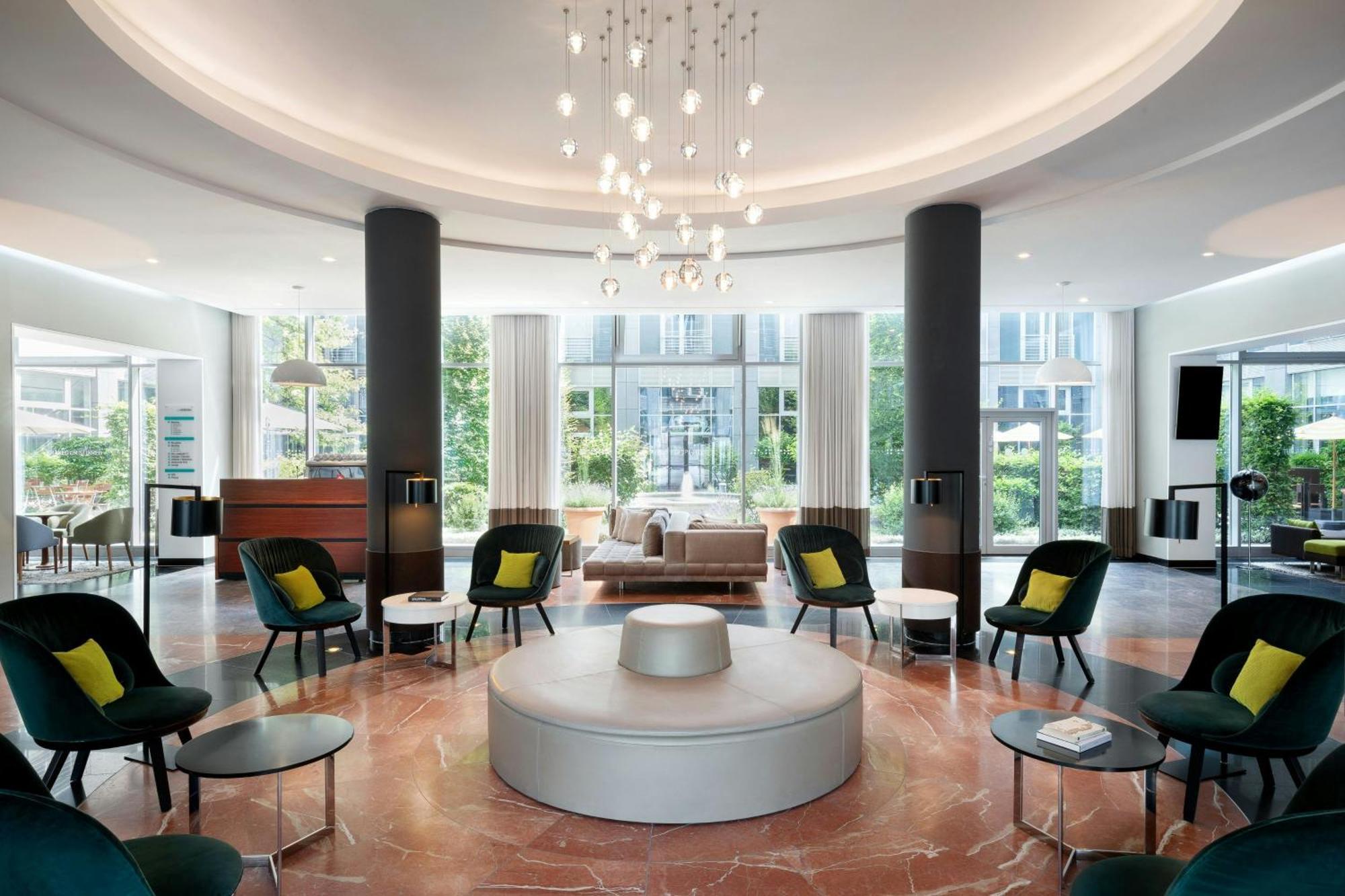 Le Meridien Munique Exterior foto Lobby