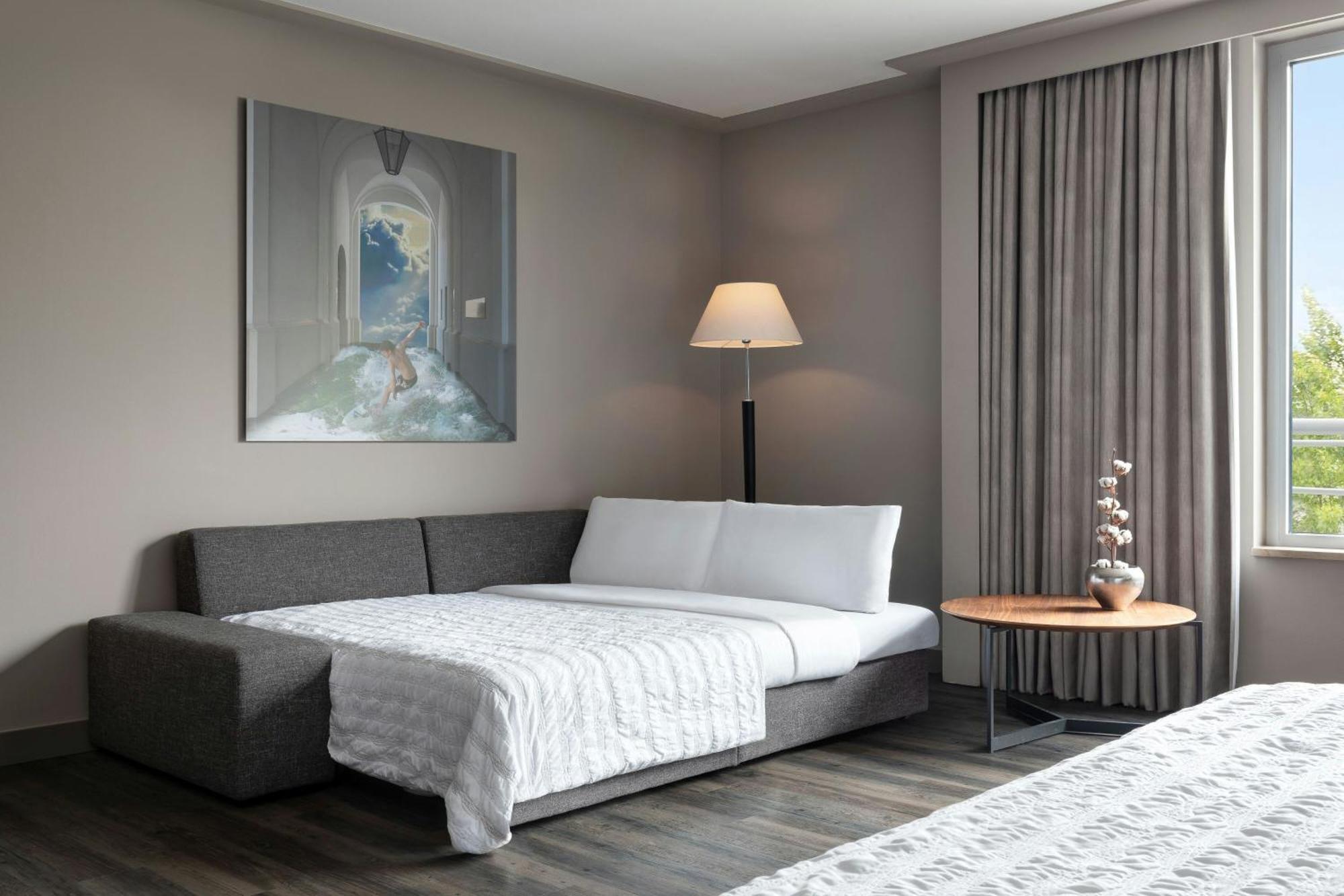Le Meridien Munique Exterior foto A sofa bed